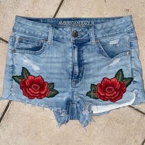 AMERICAN EAGLE Hi-Rise Jean Shorts with Roses